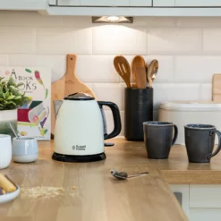 Russell Hobbs 24994-70 Colours Plus Mini Vannkoker 18 Russell Hobbs 24994-70 Colours Plus Mini Vannkoker -Kjøkkenutstyr Outlet 342044 4008496982943 scaled