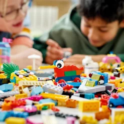 LEGO® Classic 11021 90 år Med Lek -Kjøkkenutstyr Outlet 727006 5702017189192 4