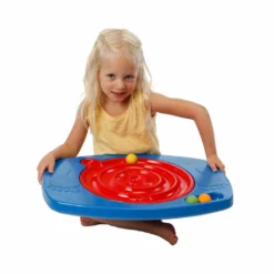 PLAYZONE FIT Playzone-Fit Balansebrett/labyrint -Kjøkkenutstyr Outlet plz.607 playzone fit double maze board girl sitting lifestyle